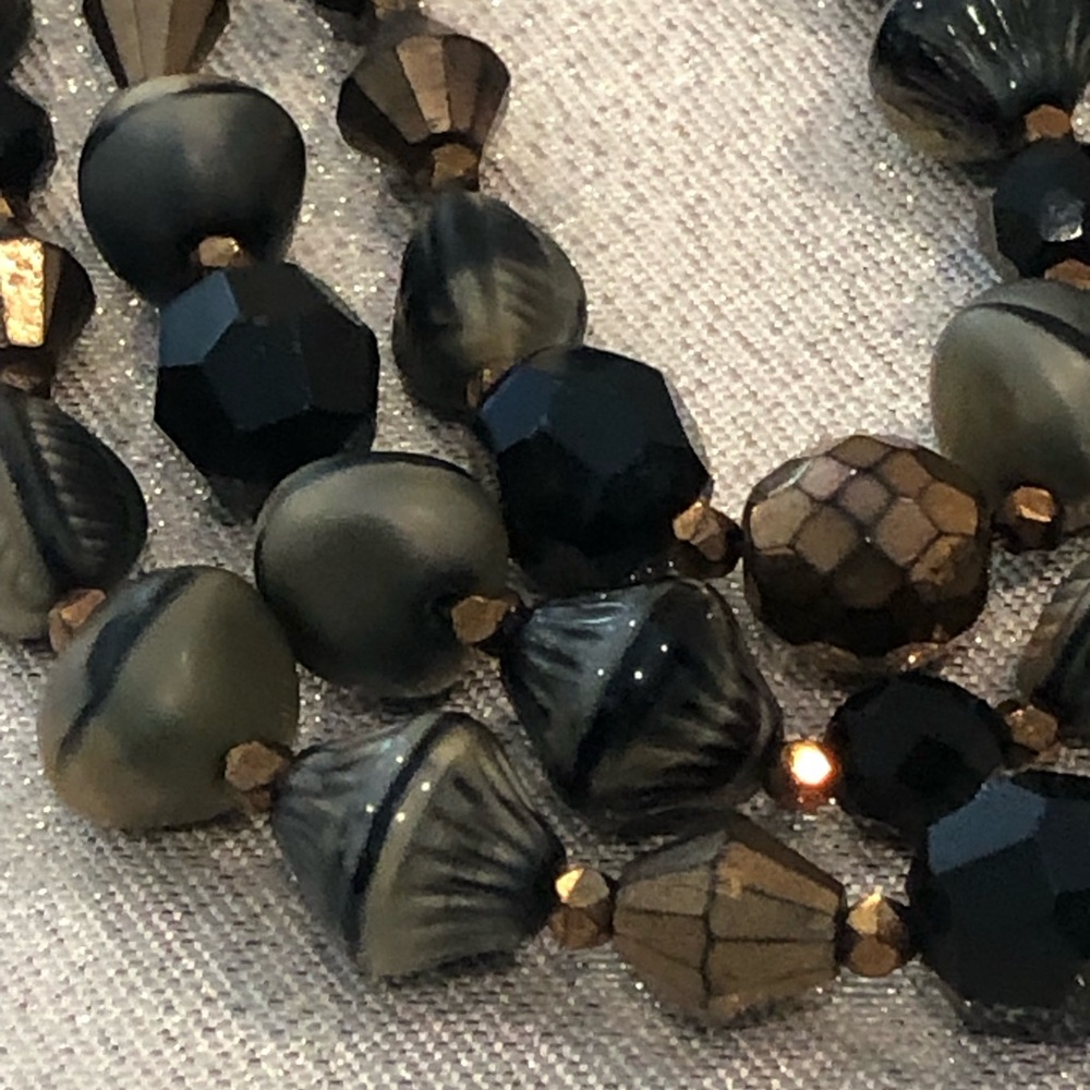Vintage Hattie Carnegie black glass beaded necklace and clip earring set - Picture 2 of 7